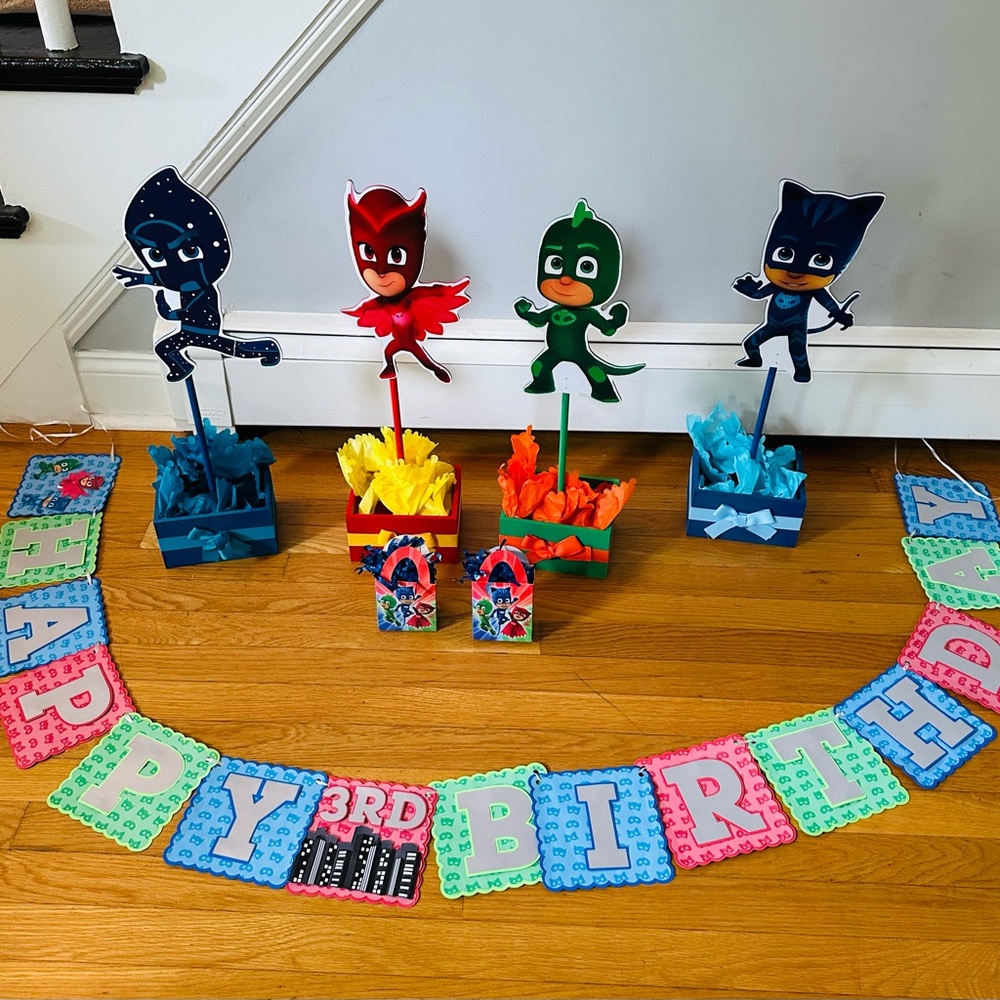 Colorful Superhero Birthday Decoration Set